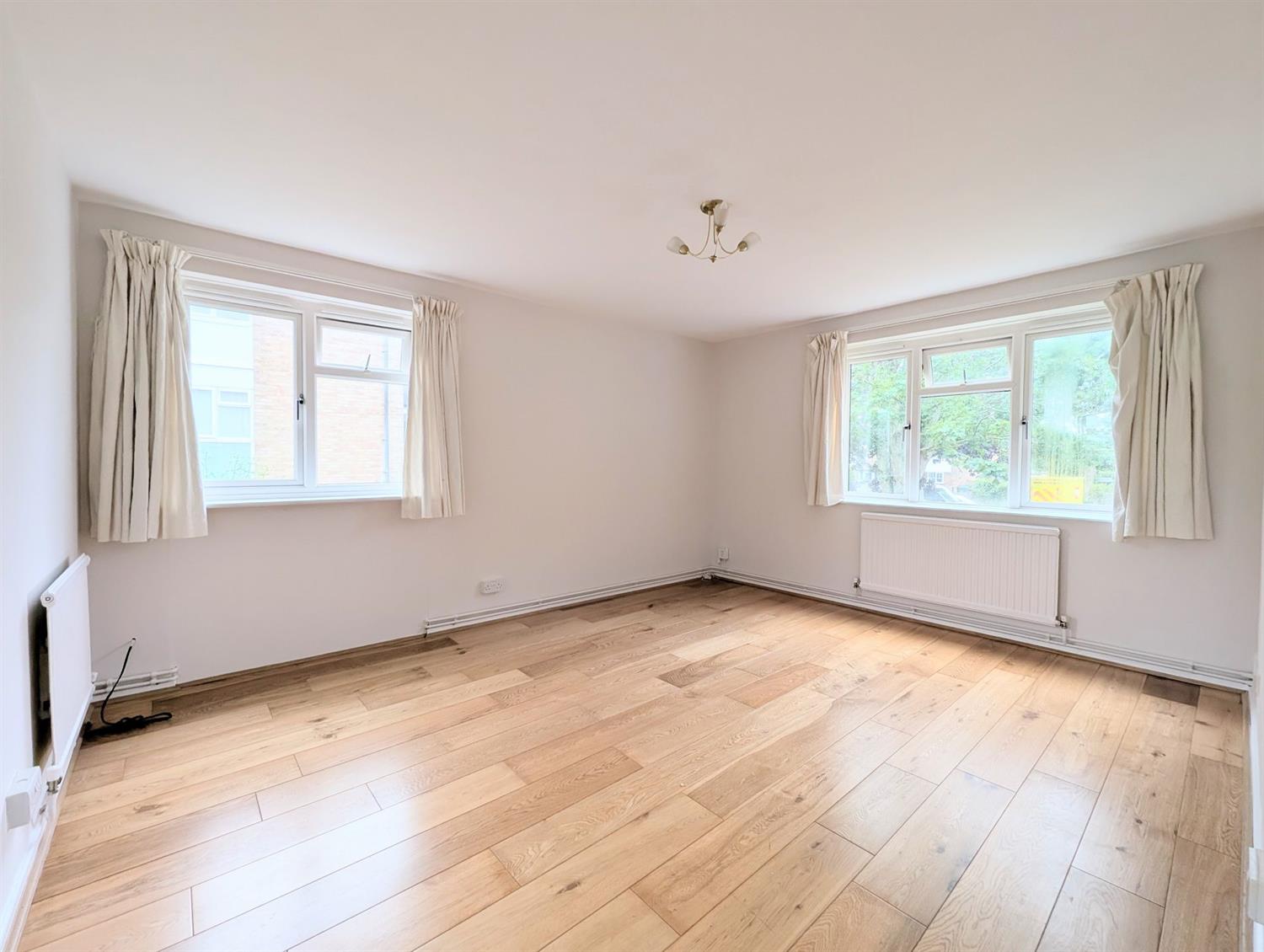 Flat Swann Way in Horsham