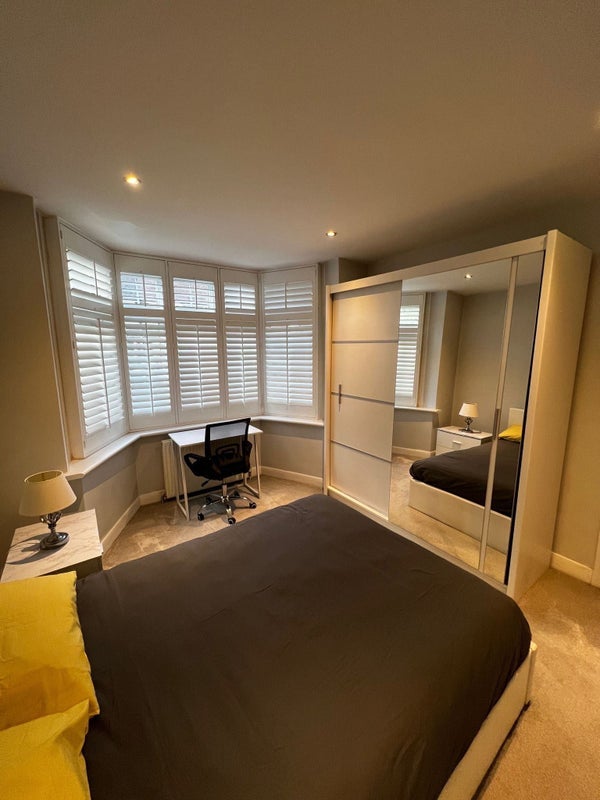 Room Northgate Road in Crawley
