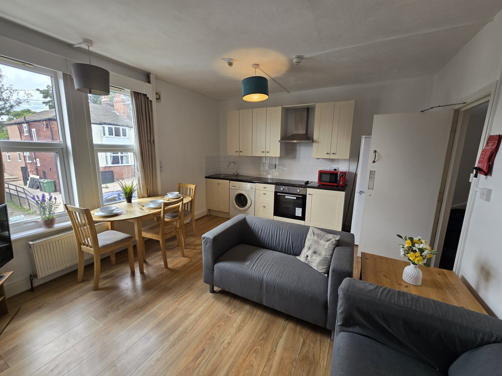 Room Upper Green Avenue in Leeds