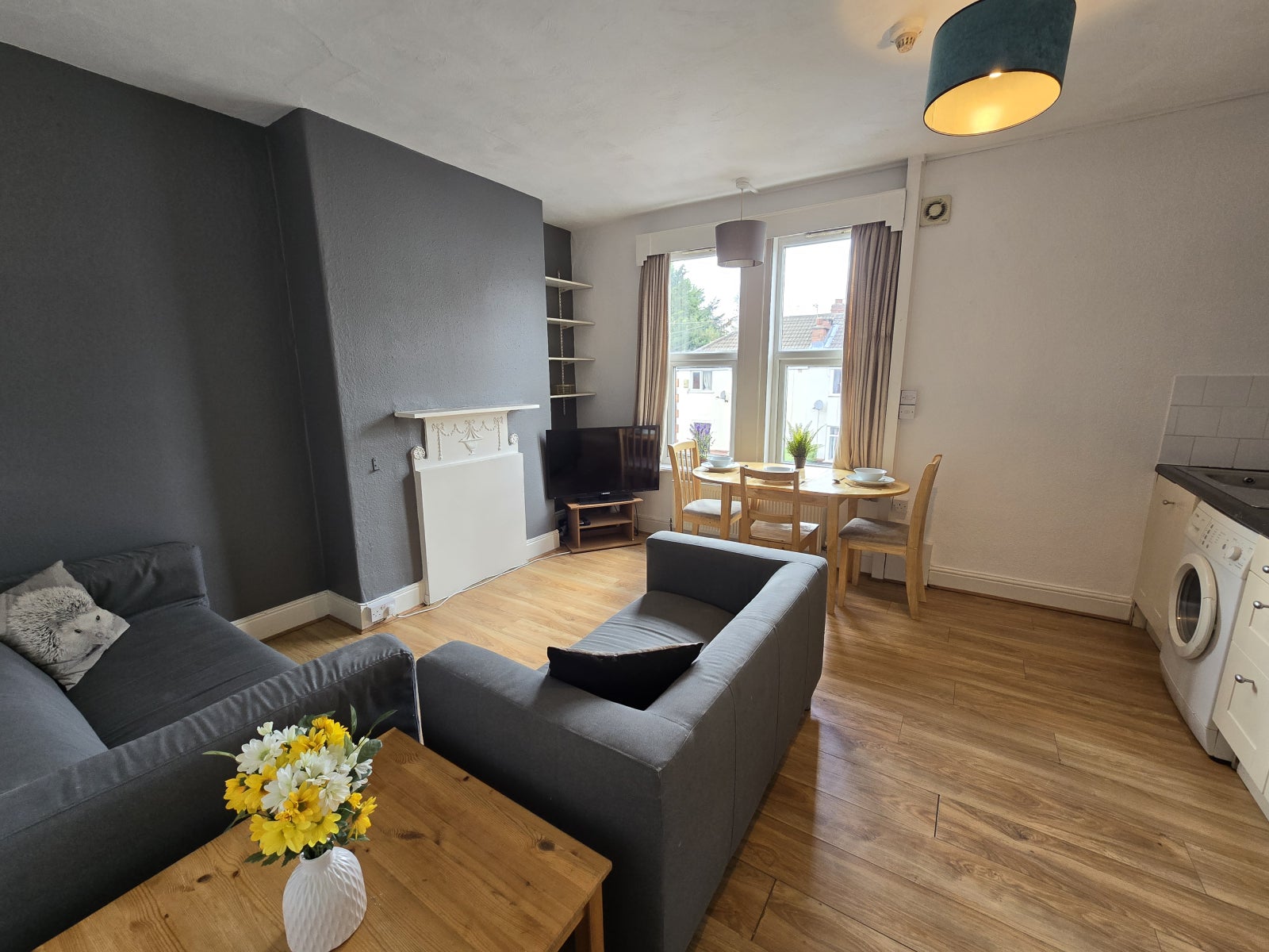 Room Upper Green Avenue in Leeds