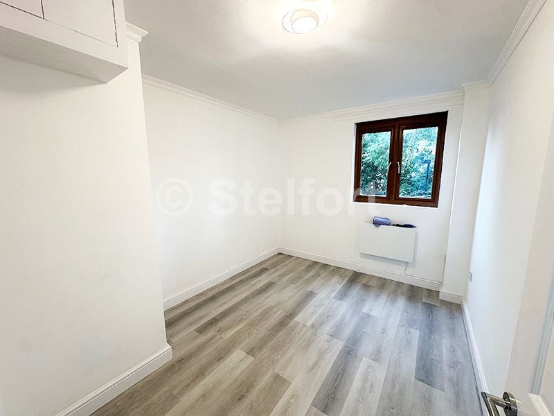 Flat Barking Road in Greater London
