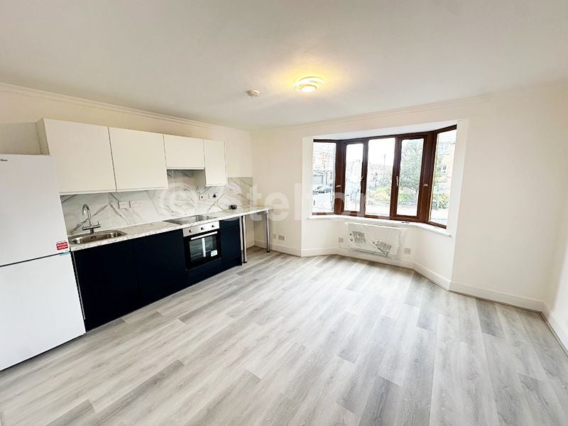 Flat Barking Road in Greater London