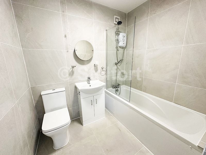 Flat Barking Road in Greater London