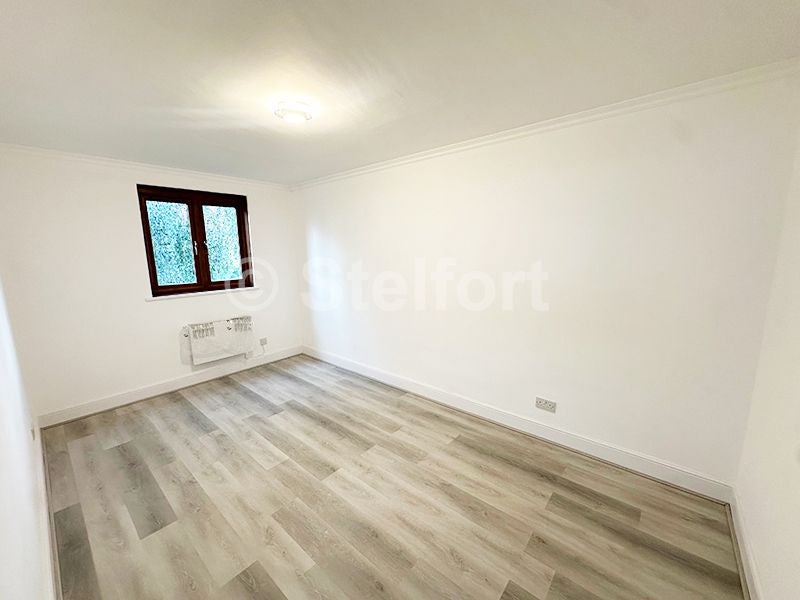 Flat Barking Road in Greater London