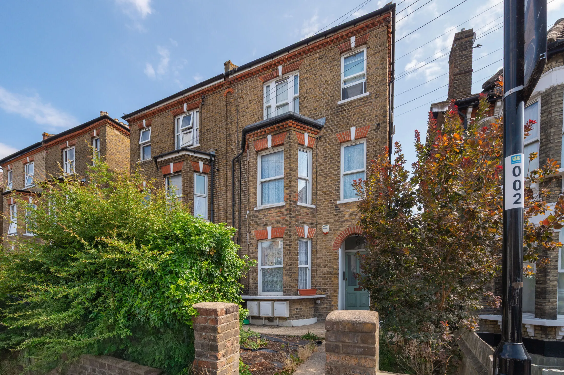 Flat Faversham Road in Greater London