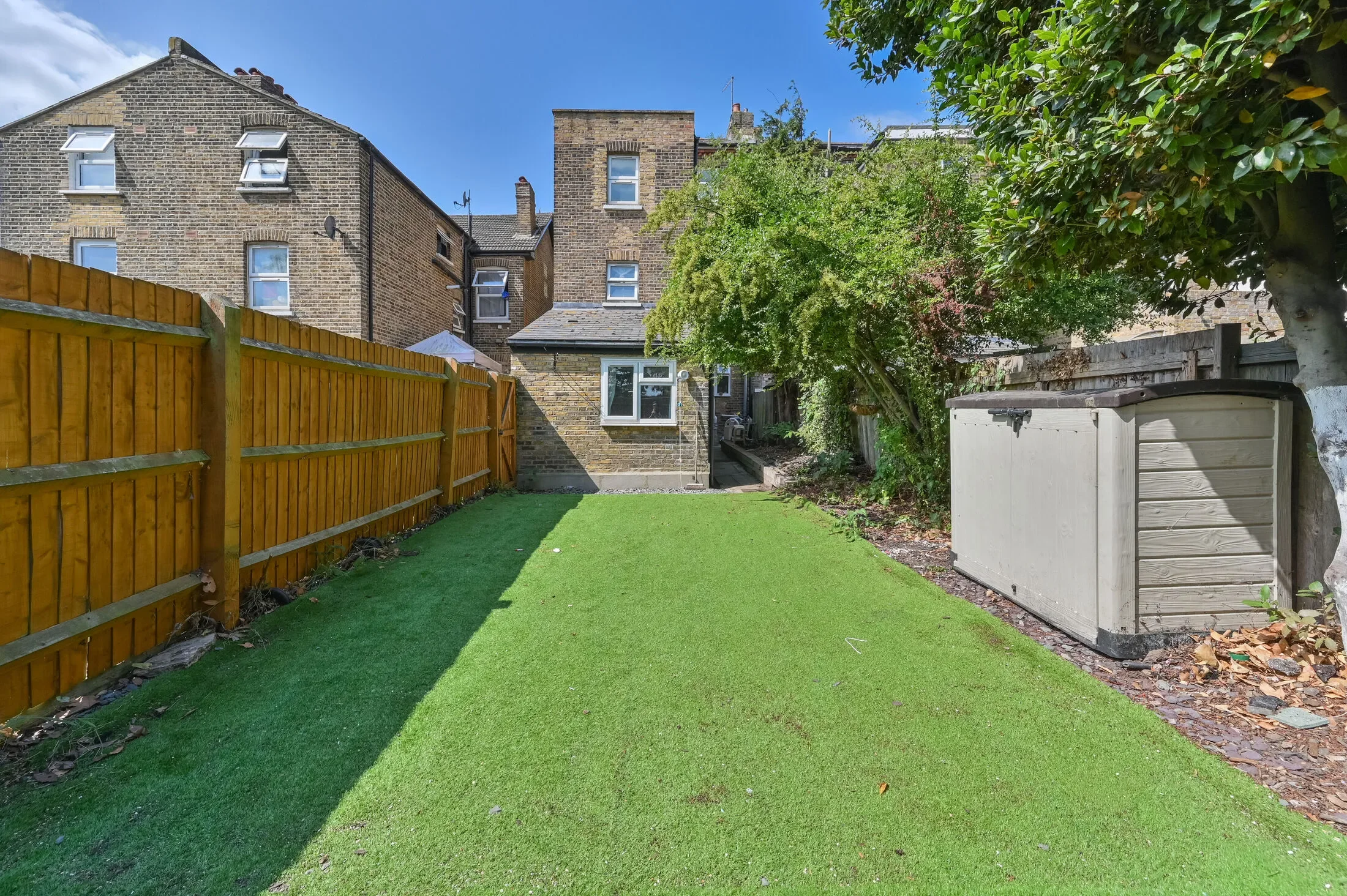 Flat Faversham Road in Greater London