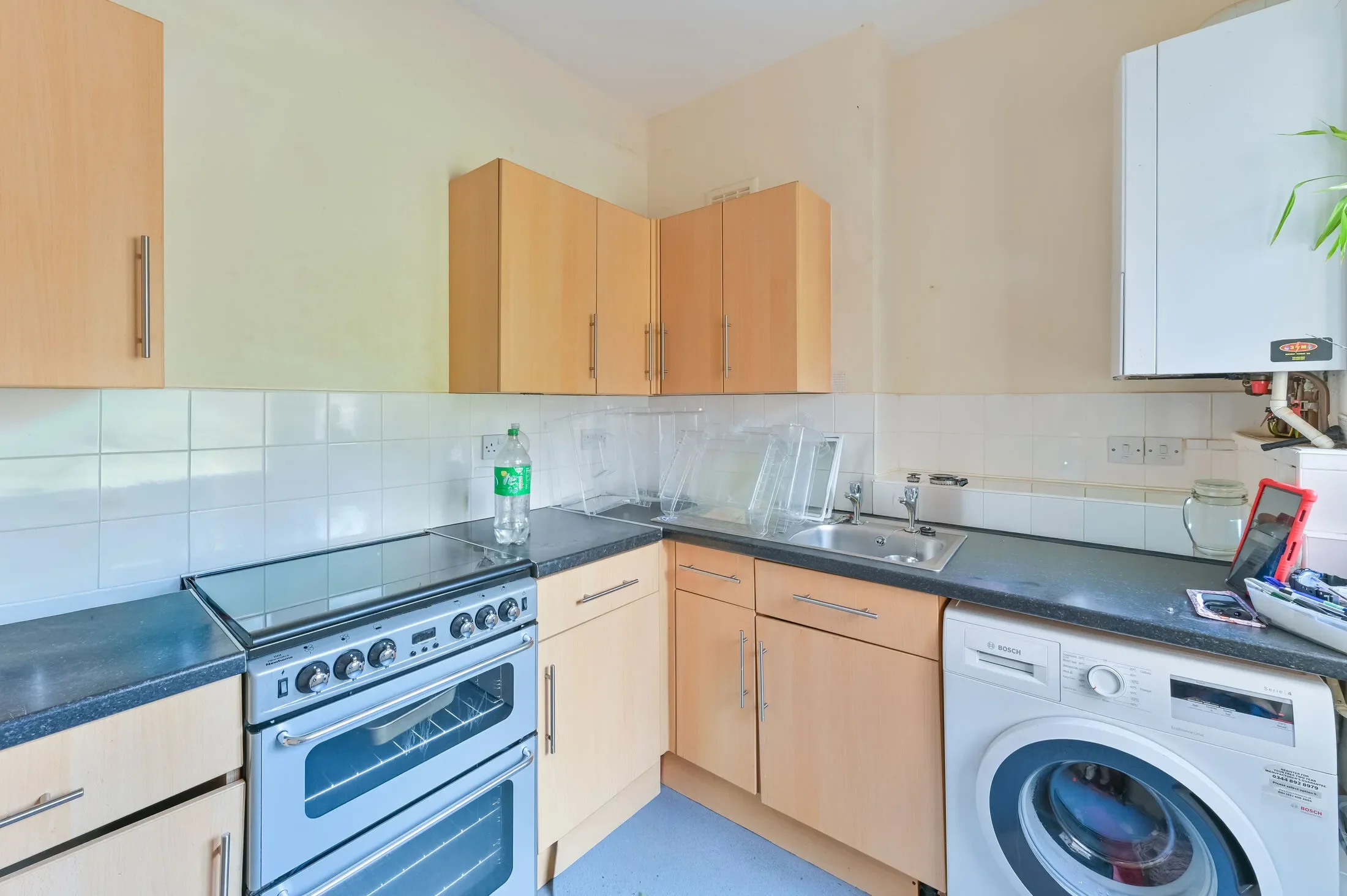 Flat Faversham Road in Greater London
