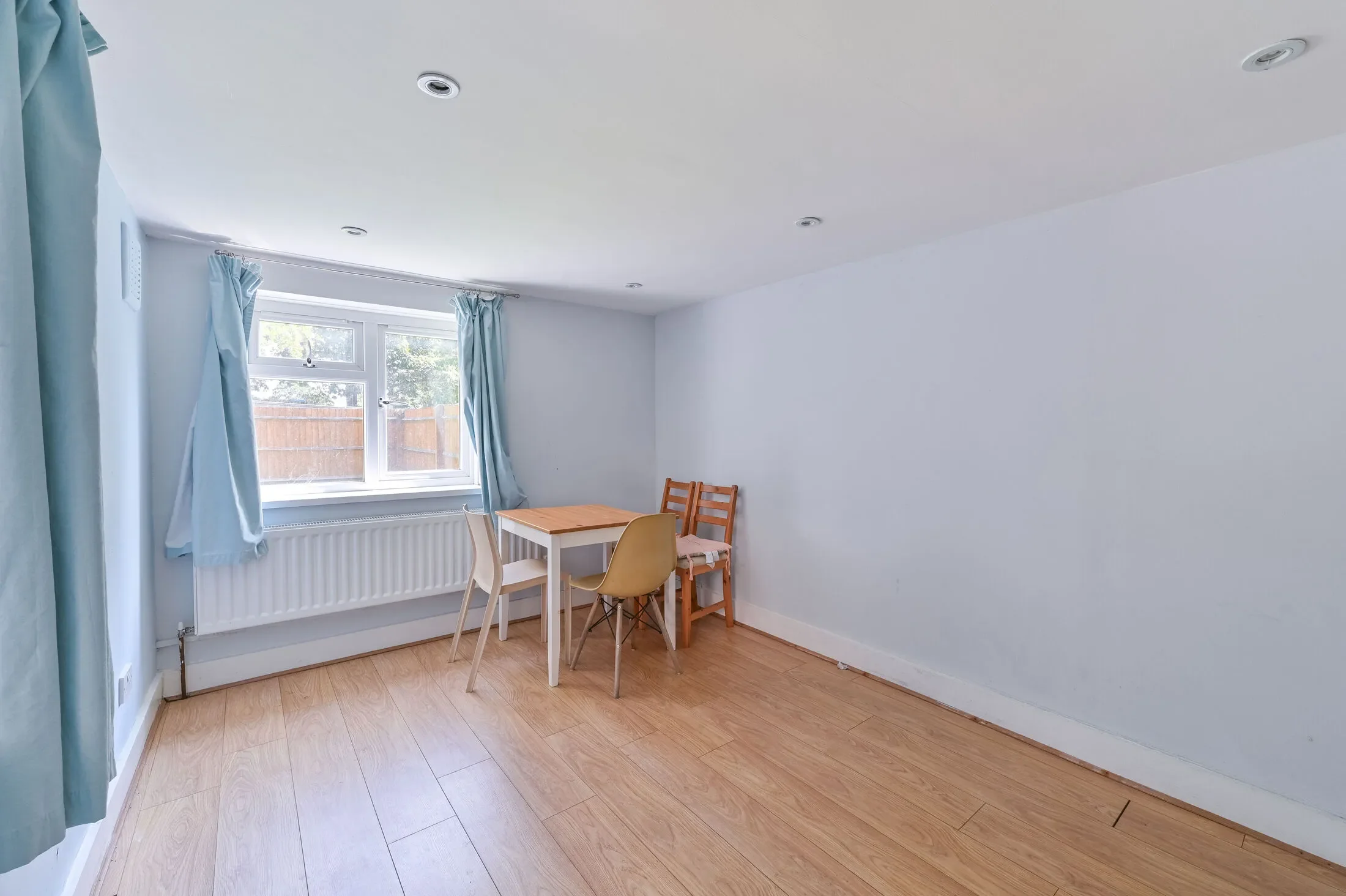 Flat Faversham Road in Greater London