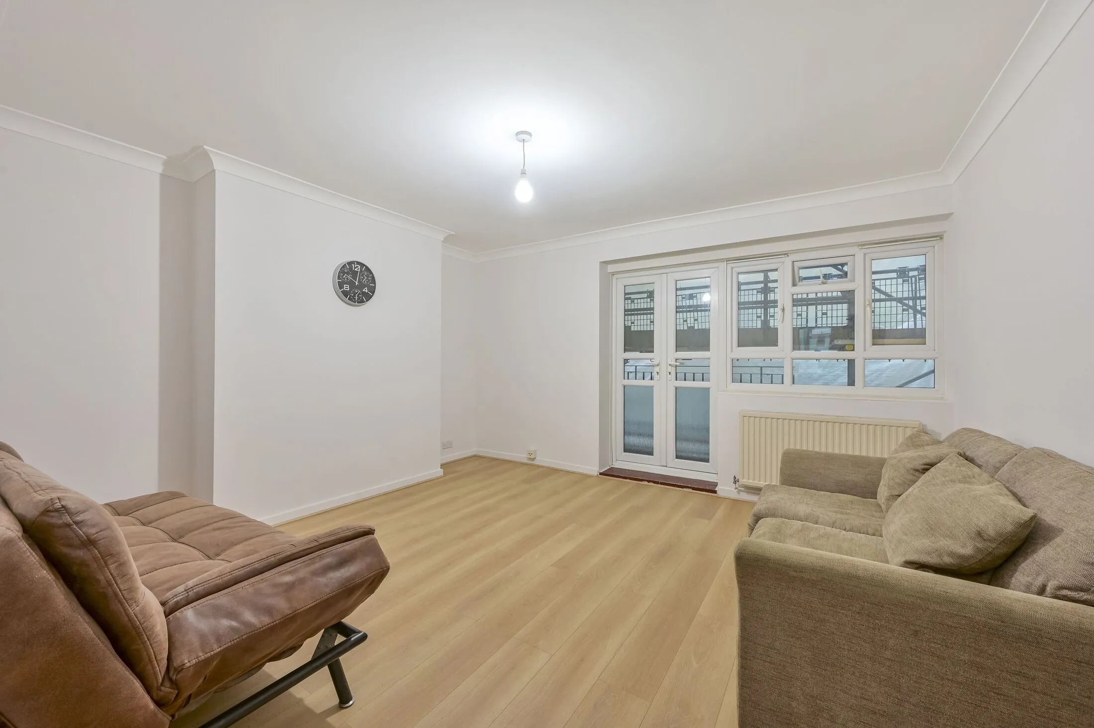 Flat Esher Gardens in Greater London