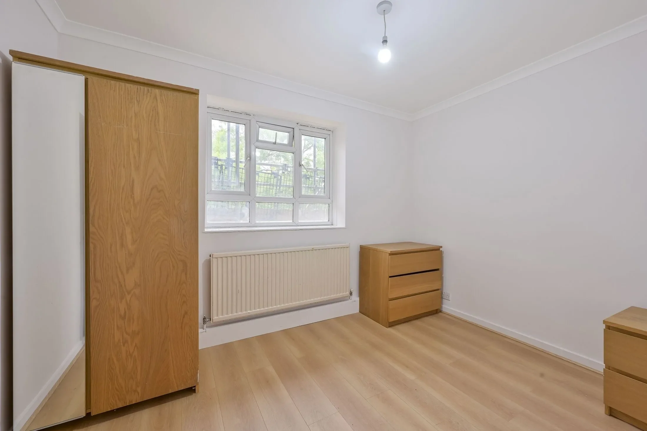 Flat Esher Gardens in Greater London