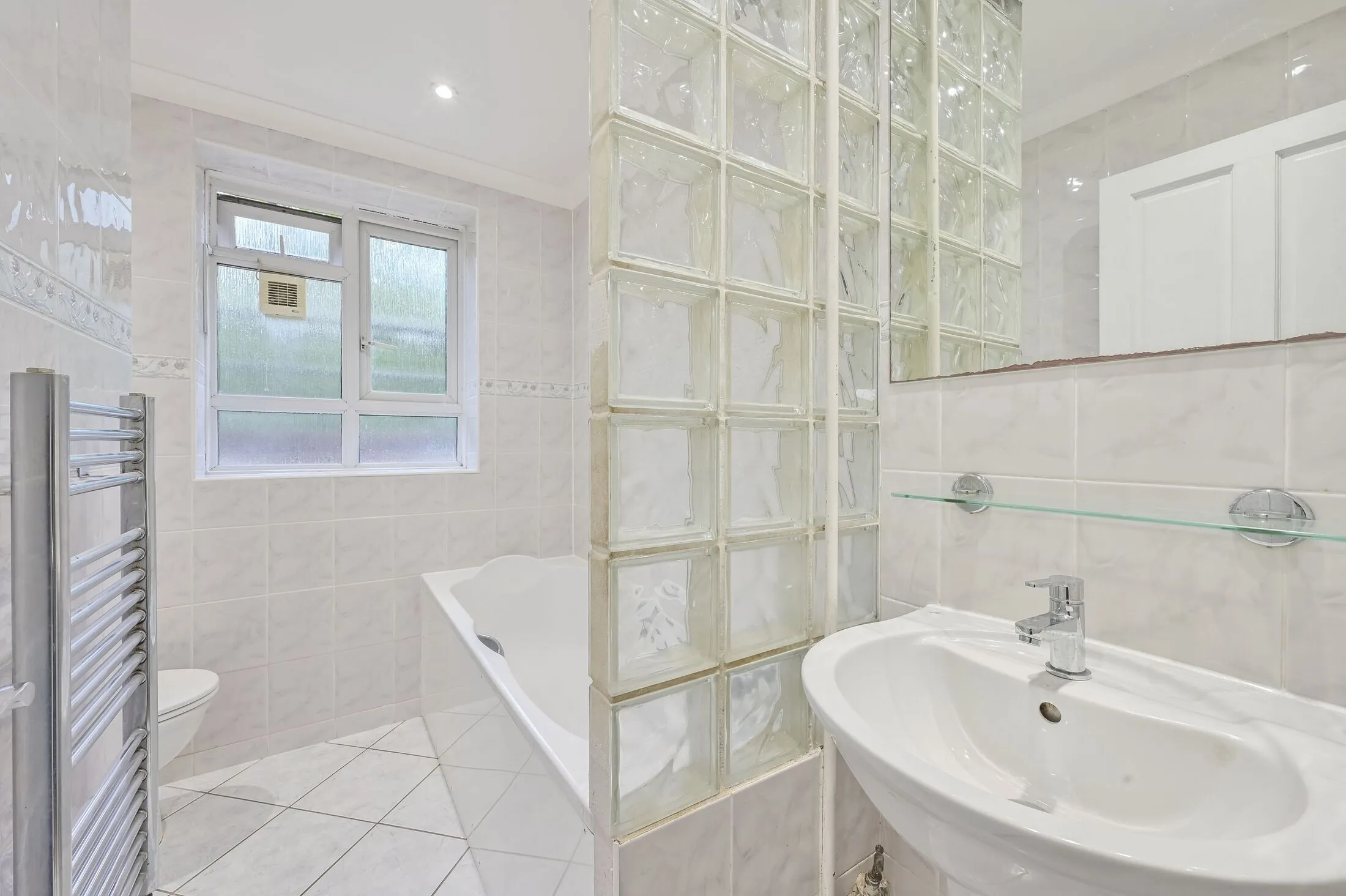 Flat Esher Gardens in Greater London