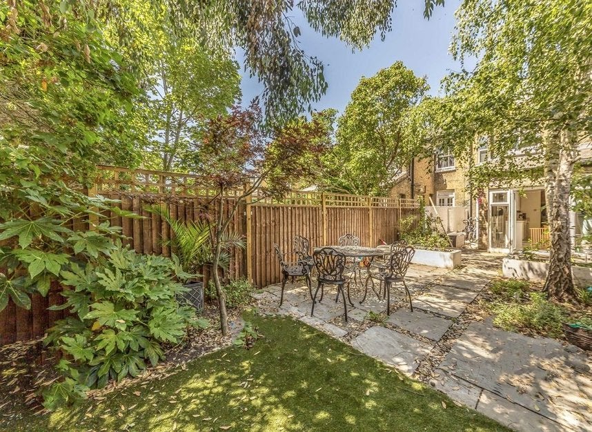 House Elsley Road in Greater London