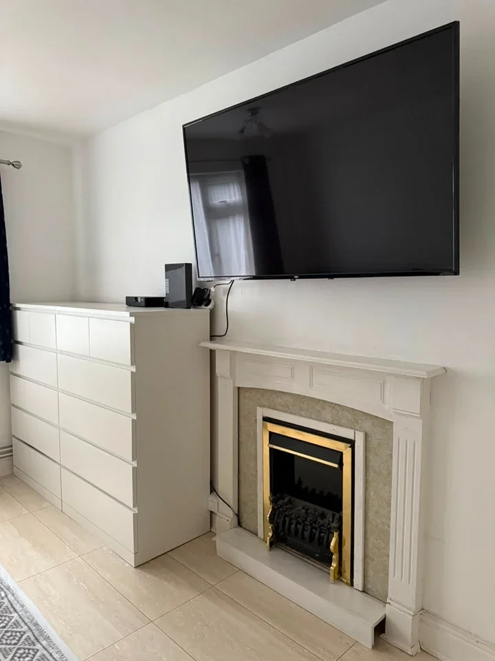 Room Eagle Avenue in Greater London