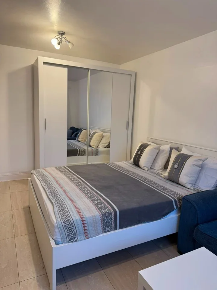 Room Eagle Avenue in Greater London