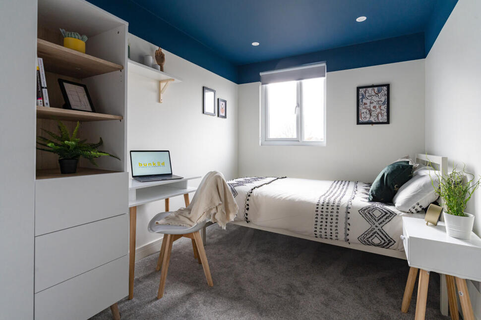 Room Cleveland Road in Portsmouth