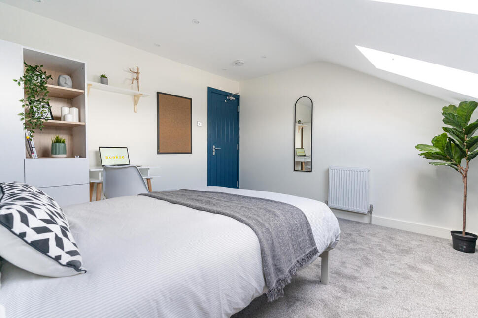 Room Cleveland Road in Portsmouth