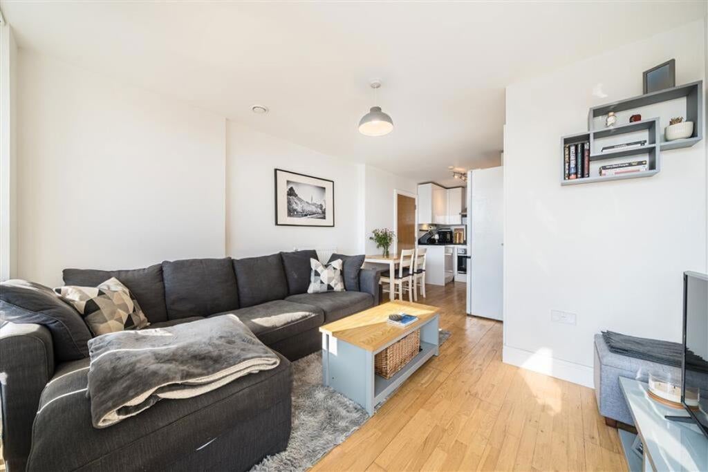 Flat Dowells Street in Greater London