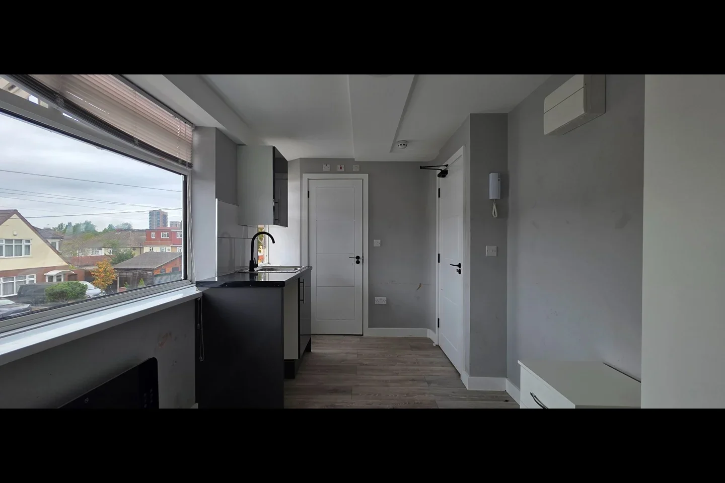 Flat Middleton Avenue in Greater London