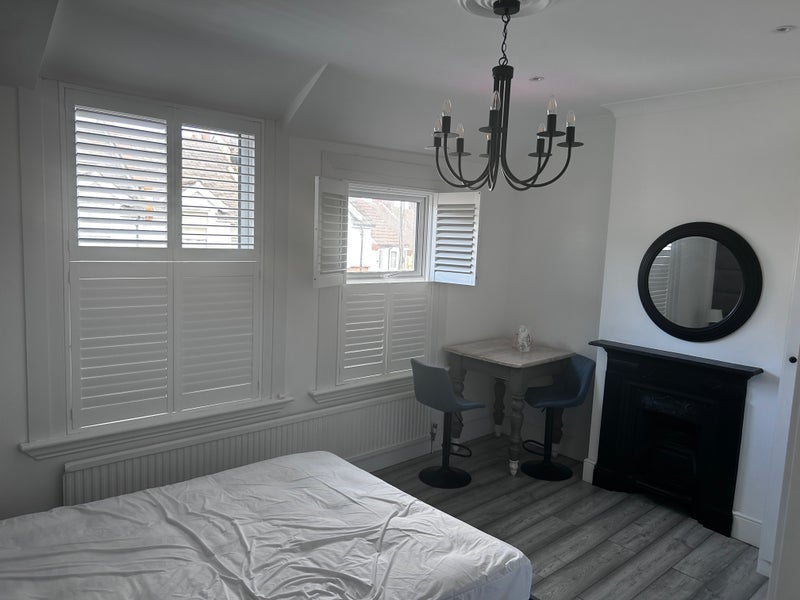 Room Kimberley Road in Greater London