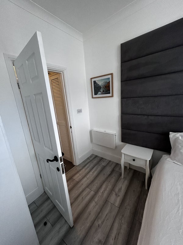 Room Kimberley Road in Greater London