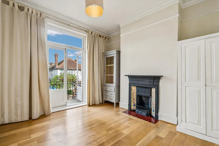Flat Alwyne Road in Greater London