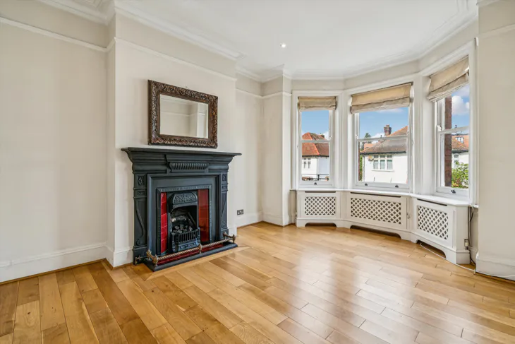 Flat Alwyne Road in Greater London