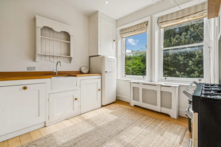 Flat Alwyne Road in Greater London