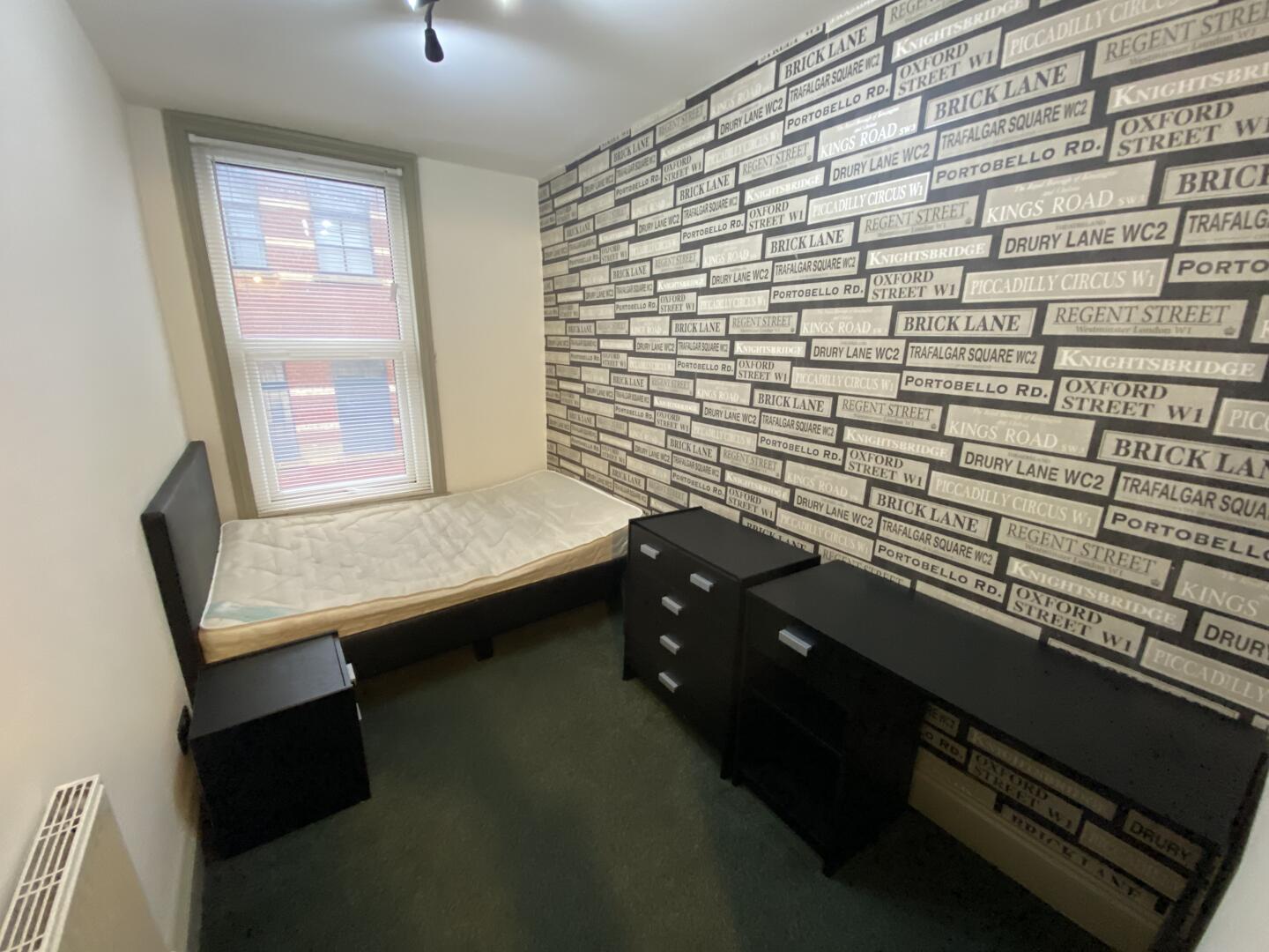 Room Lovat Road in Preston