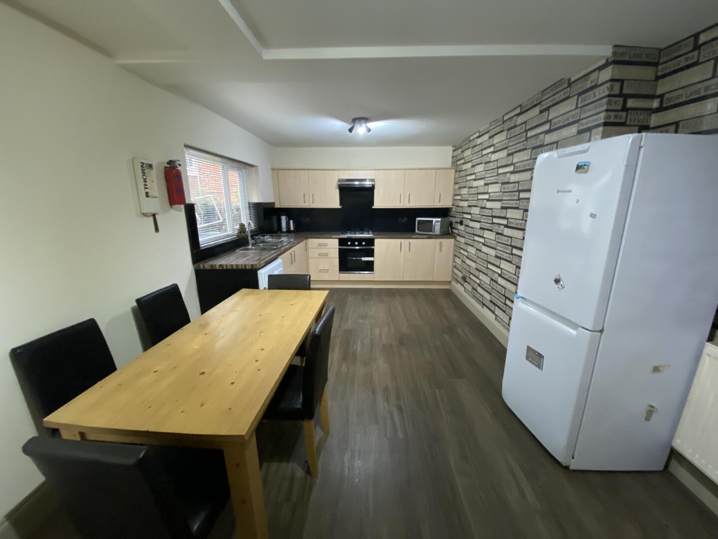 Room Lovat Road in Preston