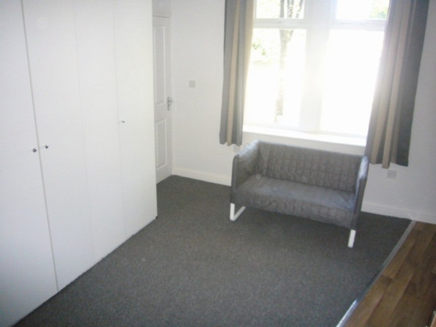 Flat Southfield Lane in Bradford