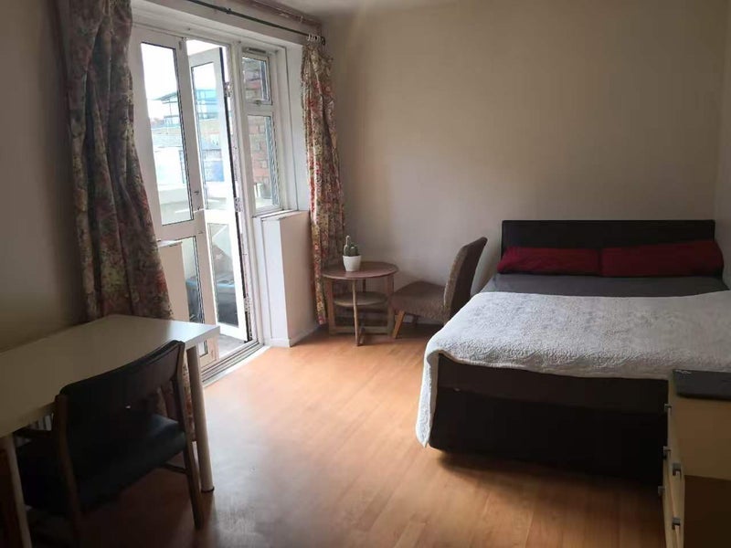 Room Stepney Way in Greater London