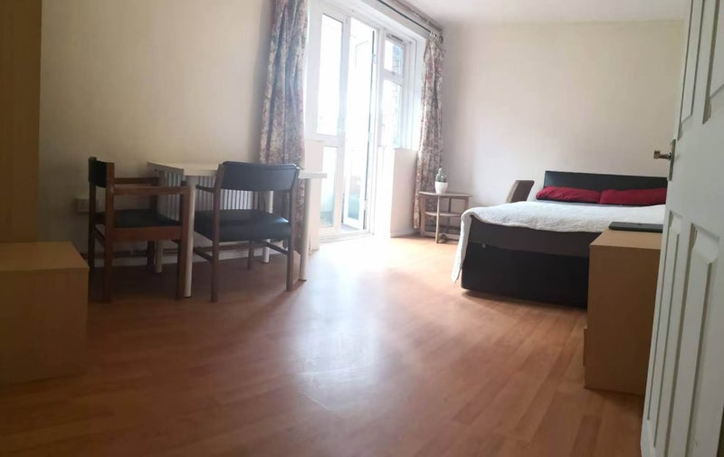 Room Stepney Way in Greater London