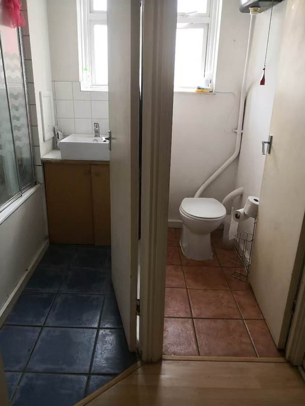 Room Stepney Way in Greater London