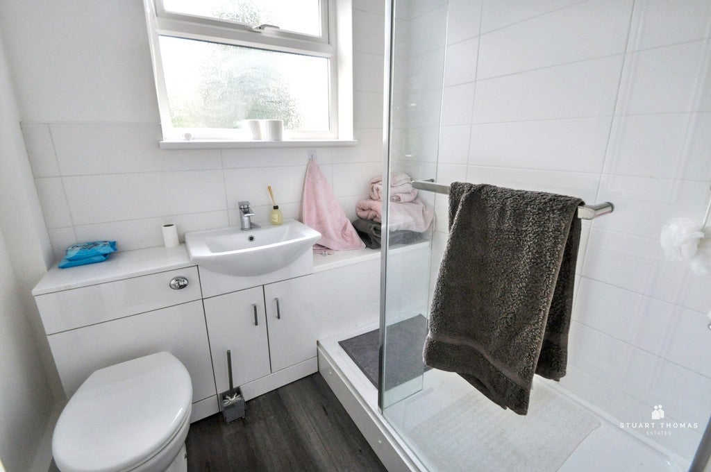 Flat Langham Crescent in Great Burstead and South Green