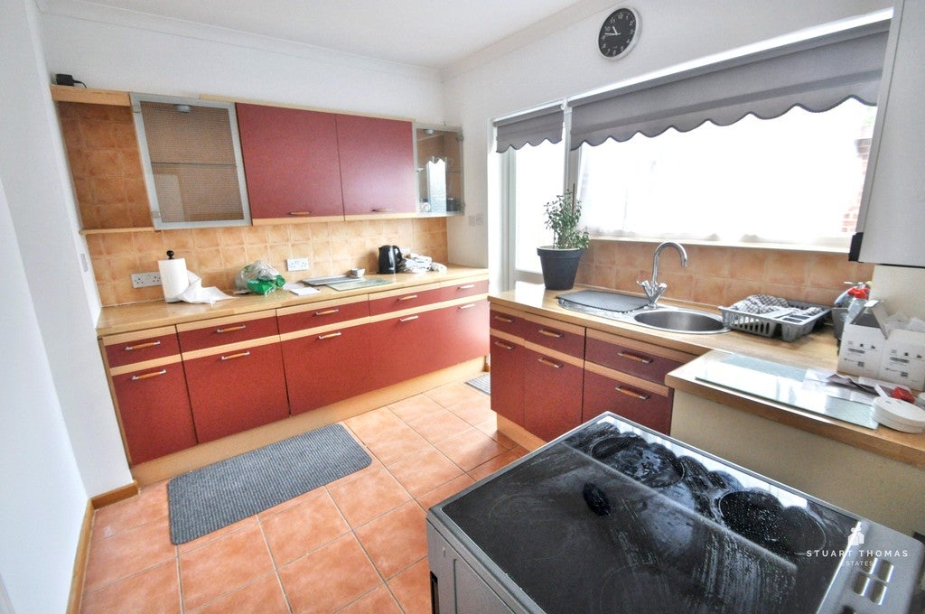Flat Langham Crescent in Great Burstead and South Green