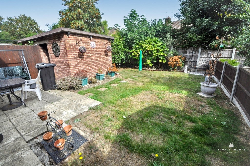 Flat Langham Crescent in Great Burstead and South Green