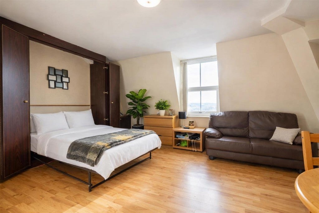 Flat Moorgate Avenue in Sheffield