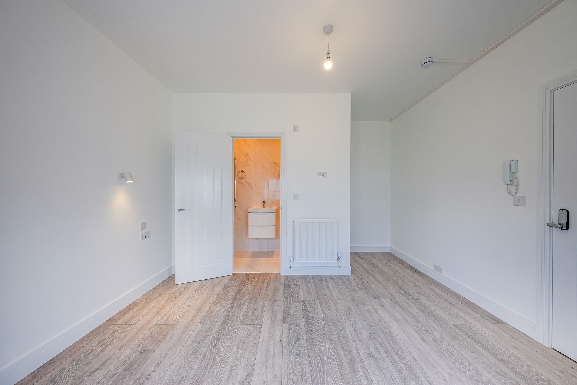 Room Trosley Avenue in Gravesham