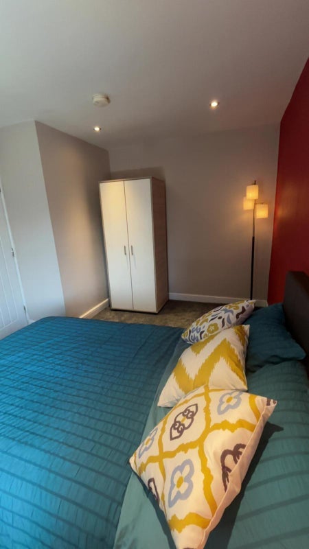 Room Poplar Avenue in Oldham