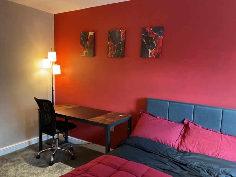 Room Poplar Avenue in Oldham