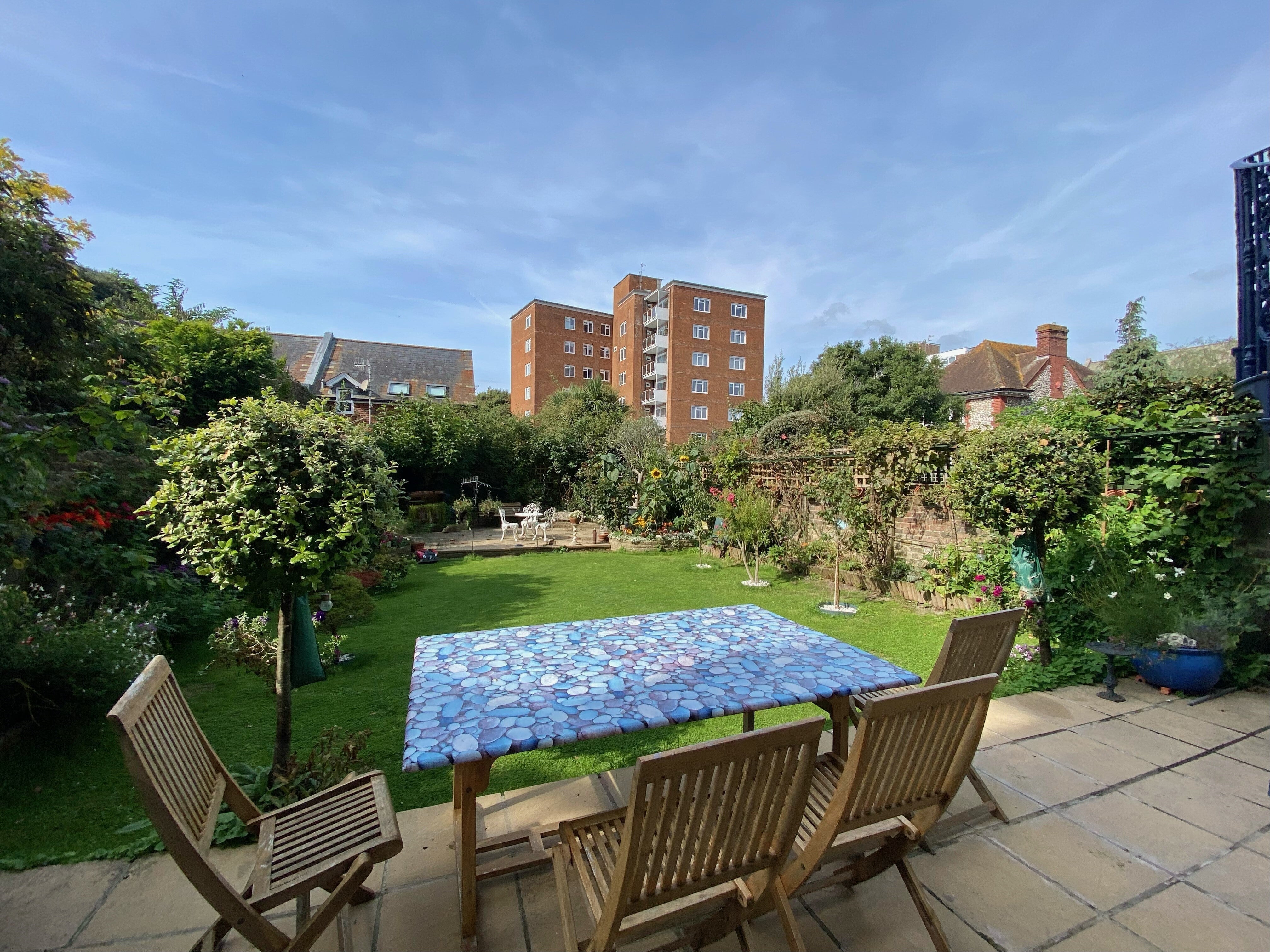 Flat Chiswick Place in Eastbourne