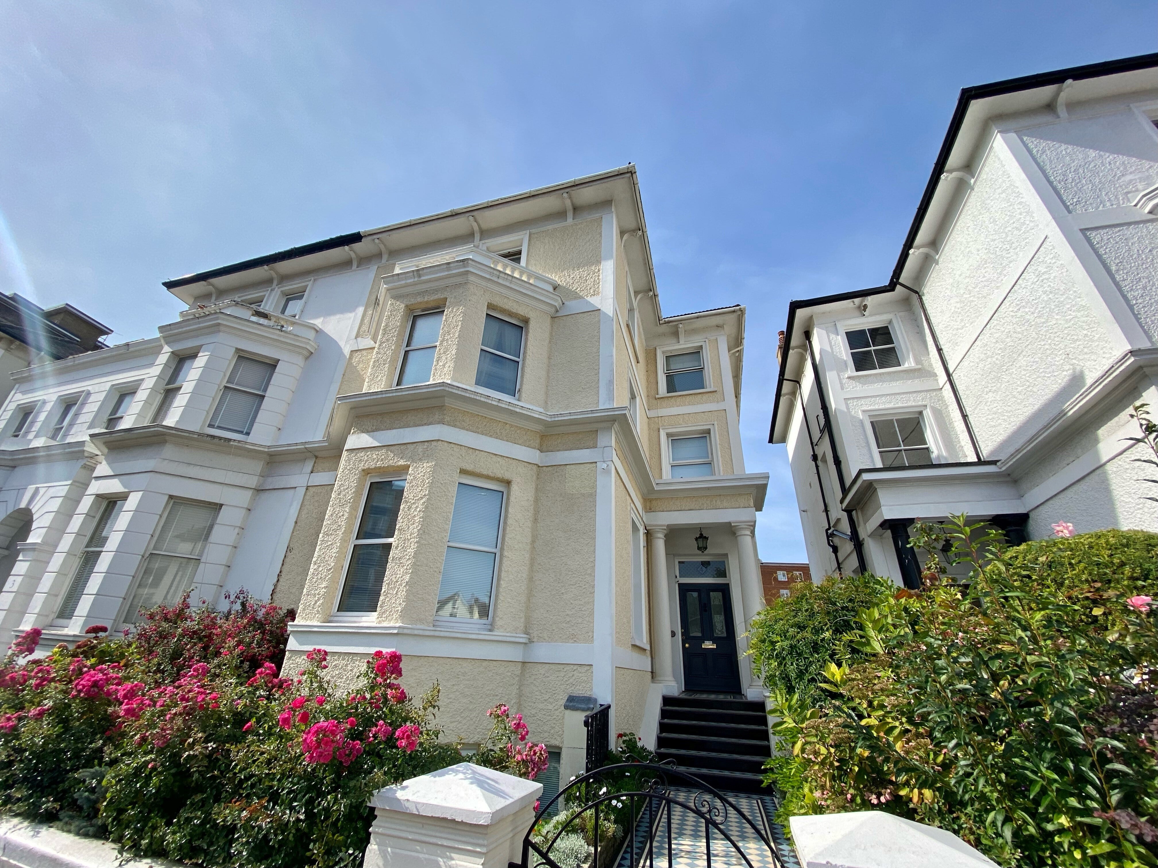 Flat Chiswick Place in Eastbourne