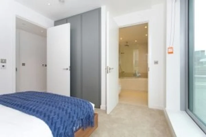 Flat Leman Street in Greater London