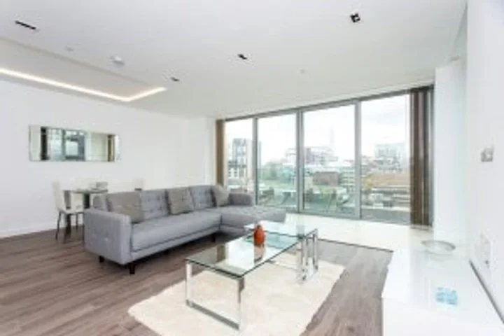 Flat Leman Street in Greater London