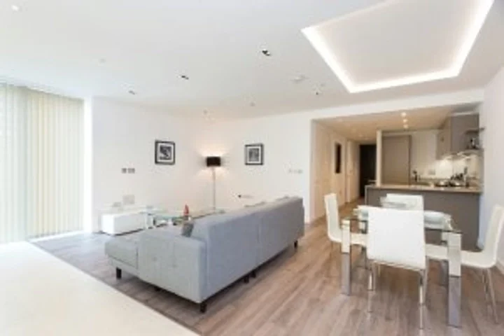 Flat Leman Street in Greater London