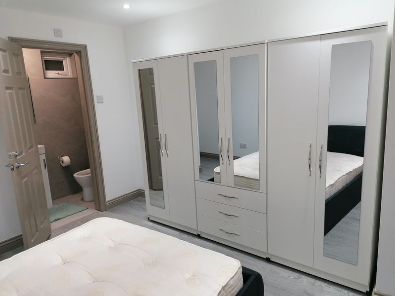 Room Bradley Road in Slough