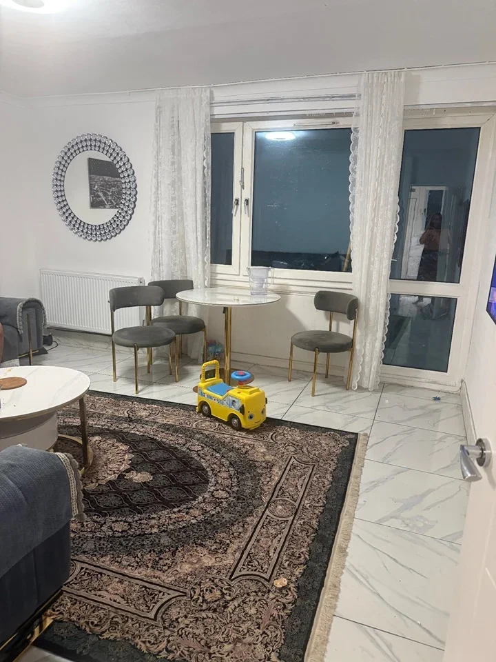 Flat Finchale Road in Greater London