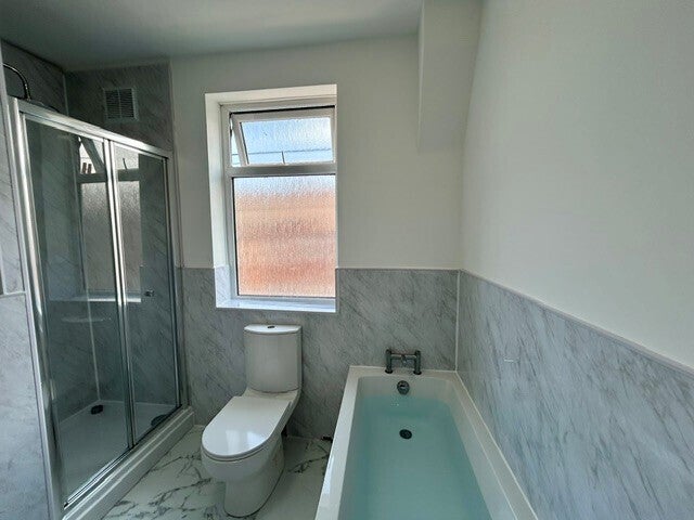 Flat Gorsefield Road in Birkenhead