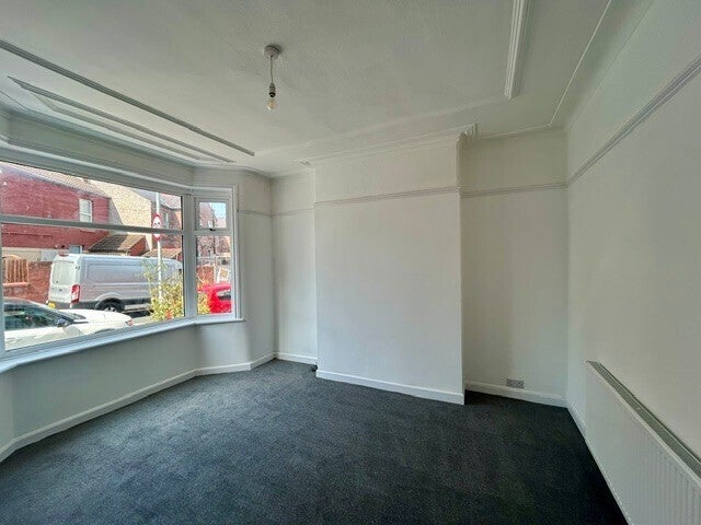 Flat Gorsefield Road in Birkenhead