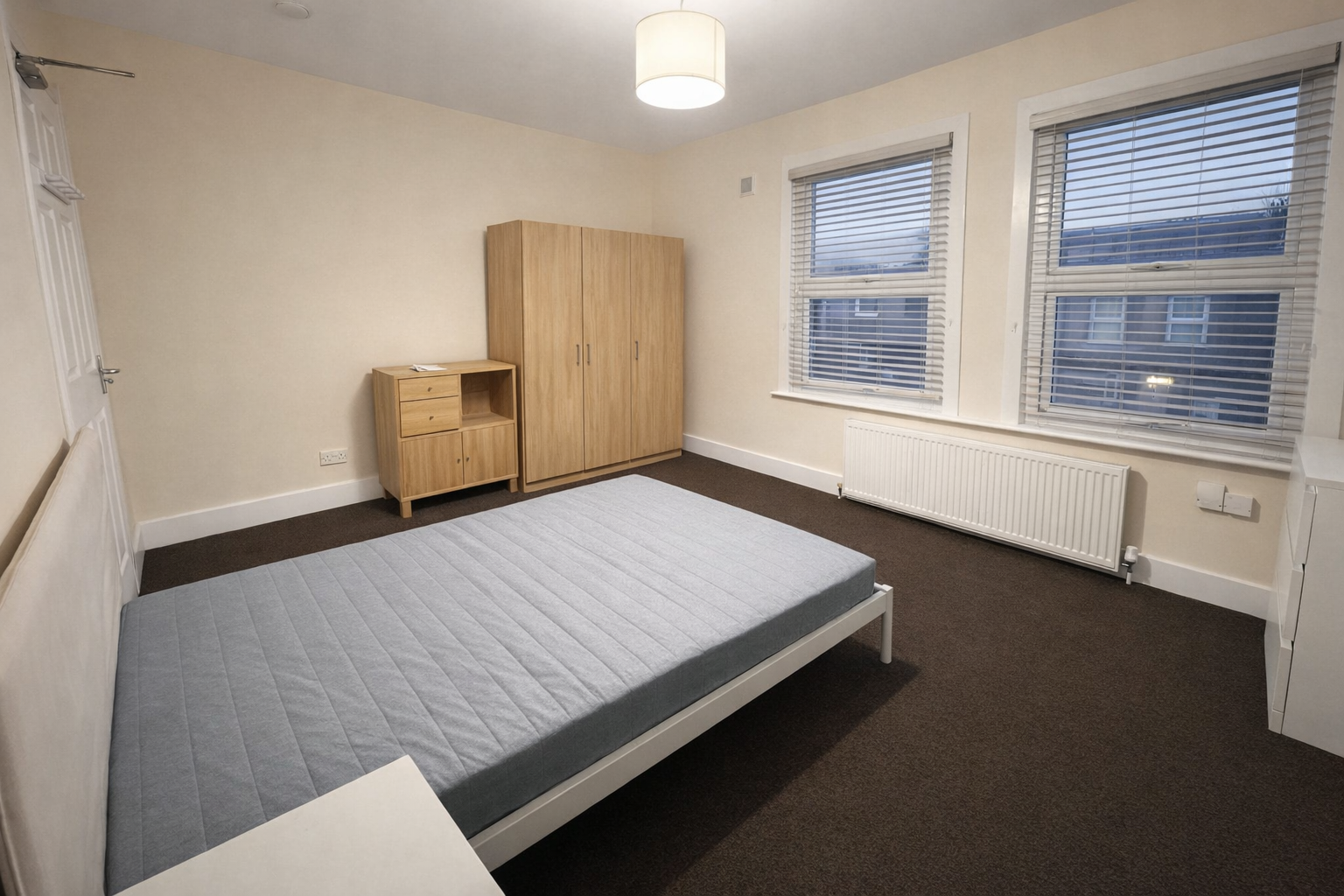 Room Davidson Road in Greater London